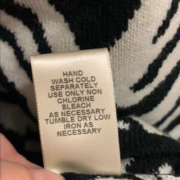 Zebra swing sweater button front - Picture 9 of 9